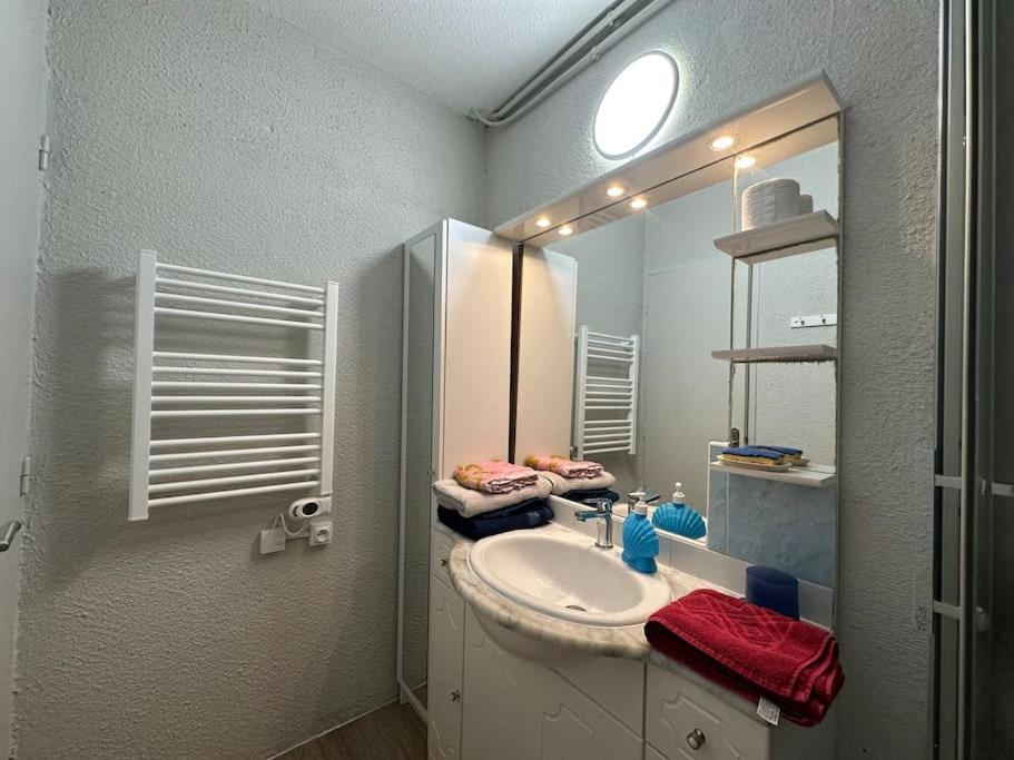 Fonctionnel - 2 Chambres - Bien Situe A 300M De La Plage - Parking Prive De Juin A Sept カネ エクステリア 写真